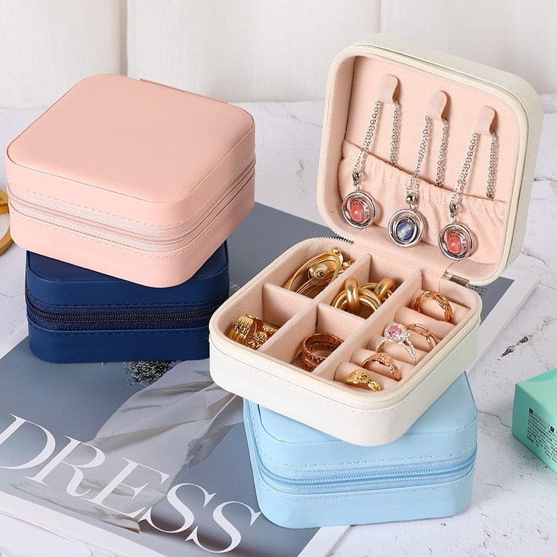 Jewelry Organizer Display Travel PU Leather Jewelry Case Boxes Travel Portable Jewelry Box Storage Organizer Earring Holder Gift Jewellery Box Organizer Small Portable PU Leather Travel Jewelry Storage Case for Rings Earrings Necklace